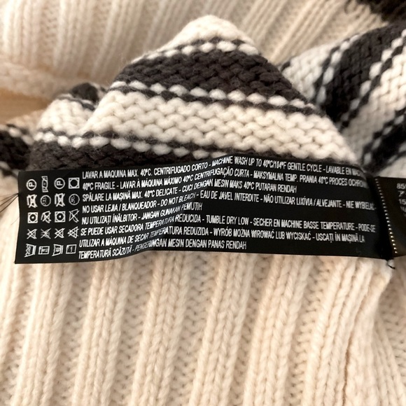 “ZARA” Cropped Turtleneck Sweater - Picture 14 of 15